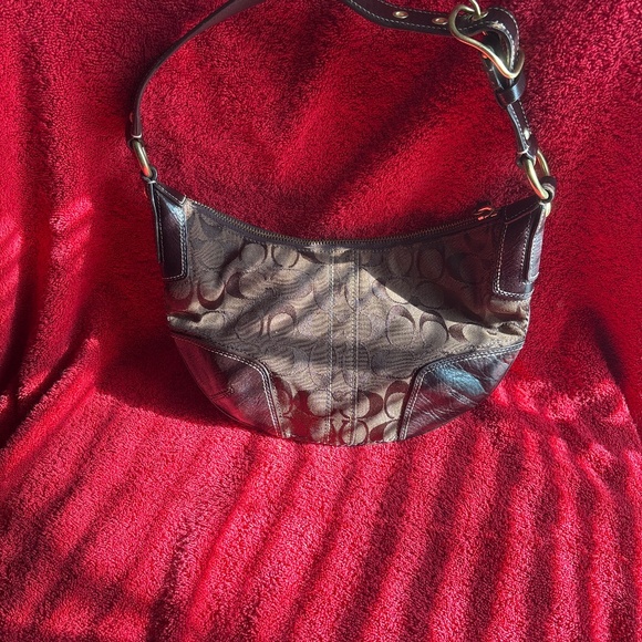 Coach shoulder purse - Picture 1 of 3